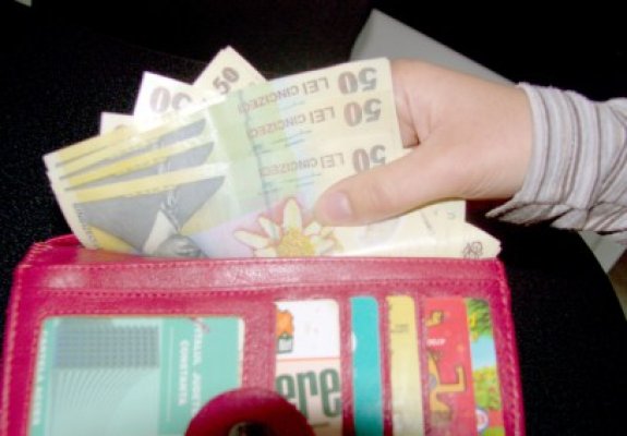 Câştigul salarial mediu net lunar creşte în 2014 şi 2015
